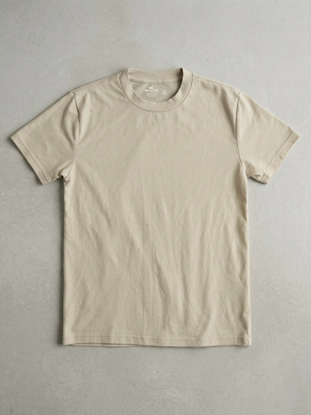 Hollister Men's Short Sleeve Crew Tee in Light Beige